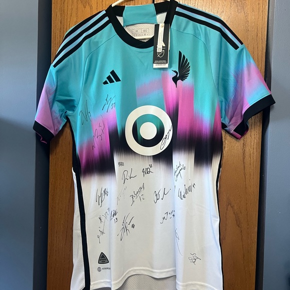 adidas Minnesota United Authentic Jersey signed by the first team